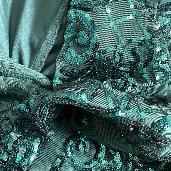 Junior’s Emerald Sequin Dress - Picture 5 of 7